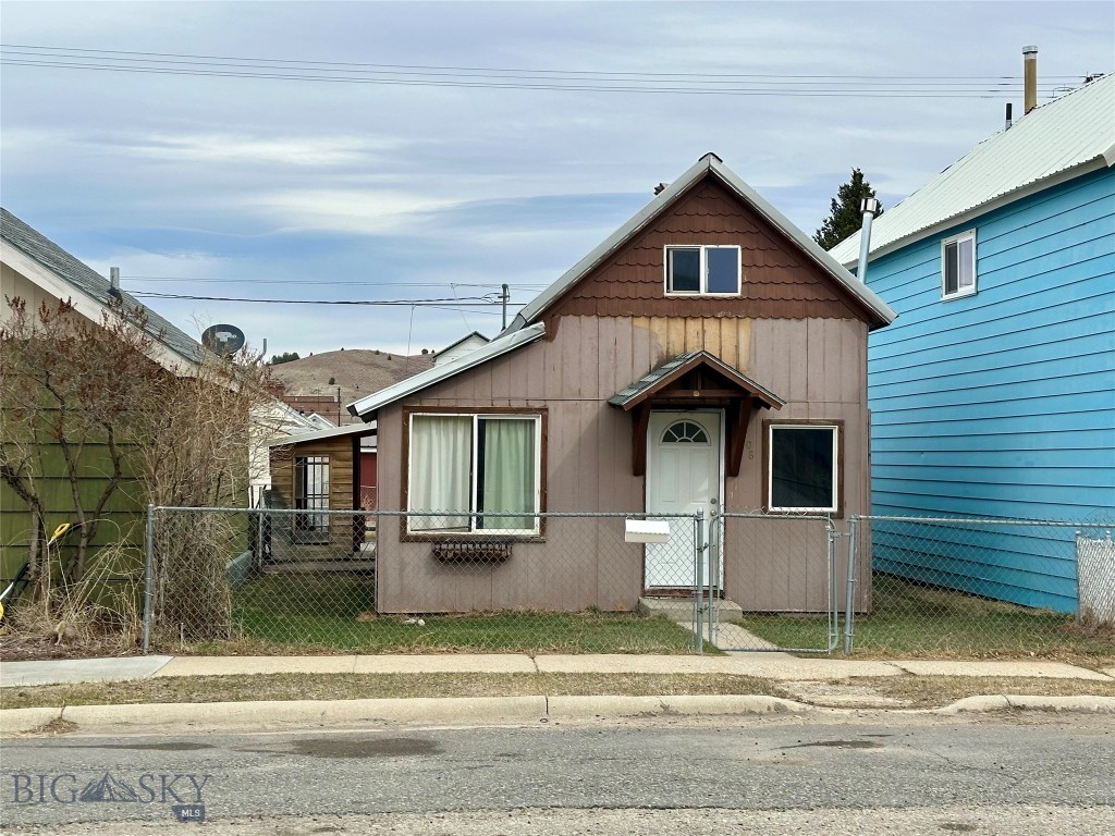 1208 E 6th Street
