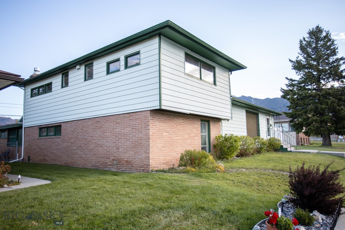 2925 Bayard
