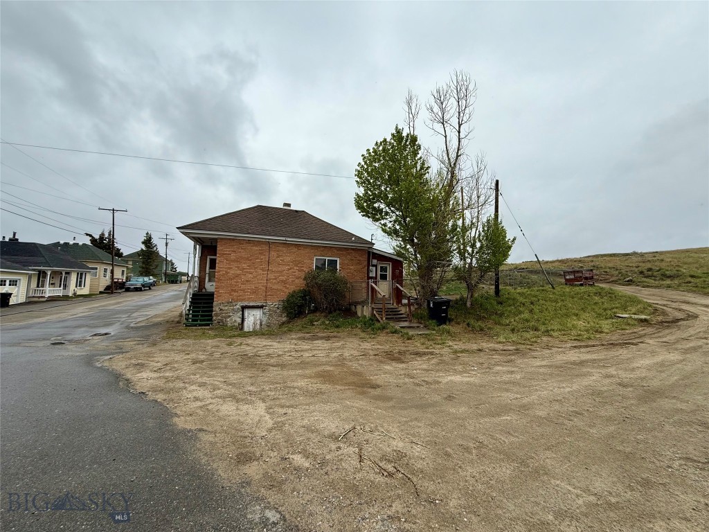 327 W Boardman Street
