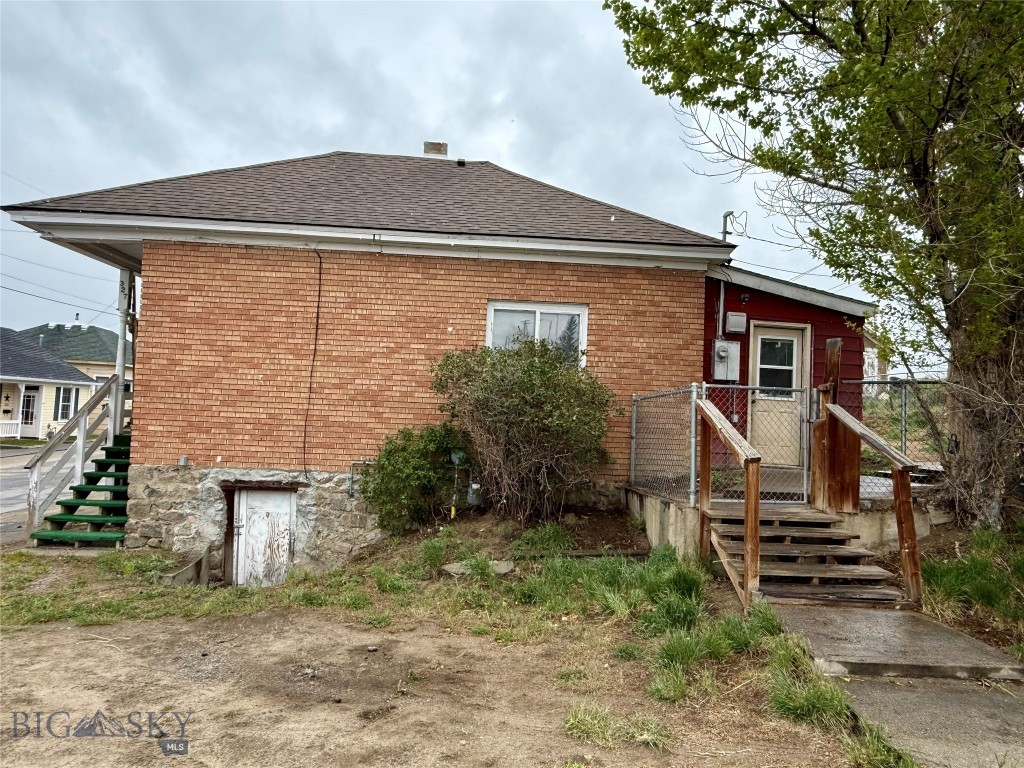 327 W Boardman Street