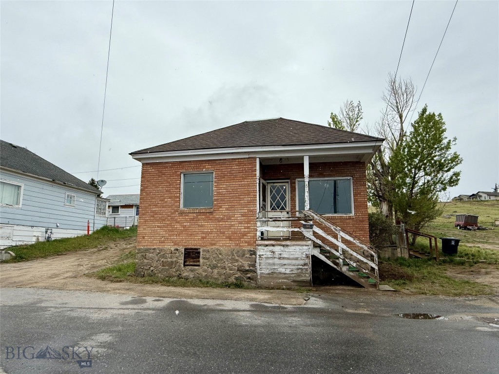 327 W Boardman Street