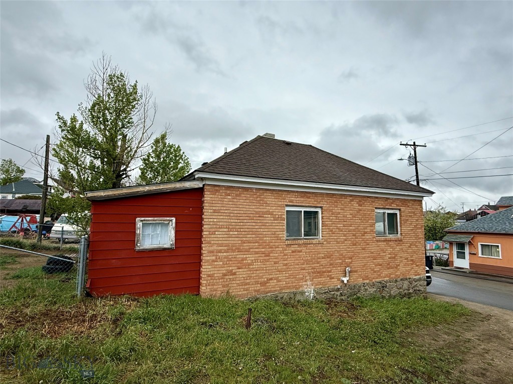 327 W Boardman Street
