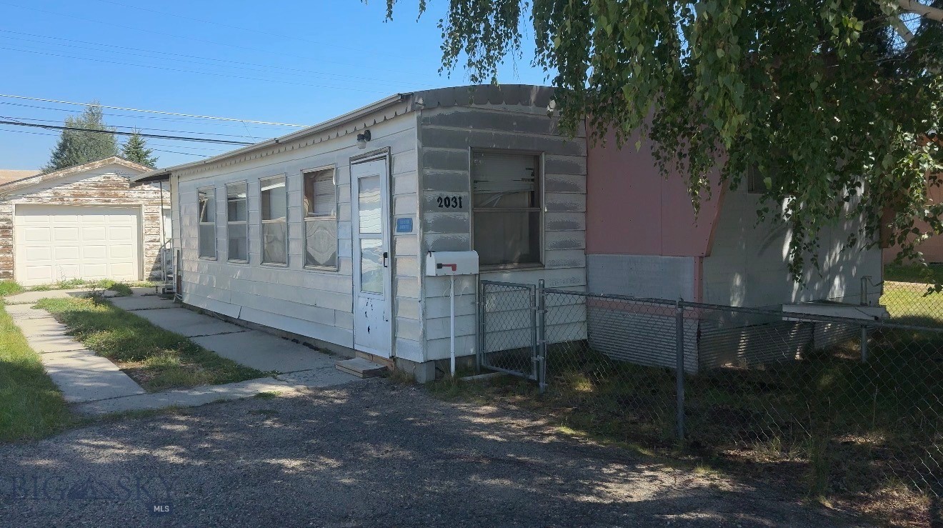 2031 Grand Avenue