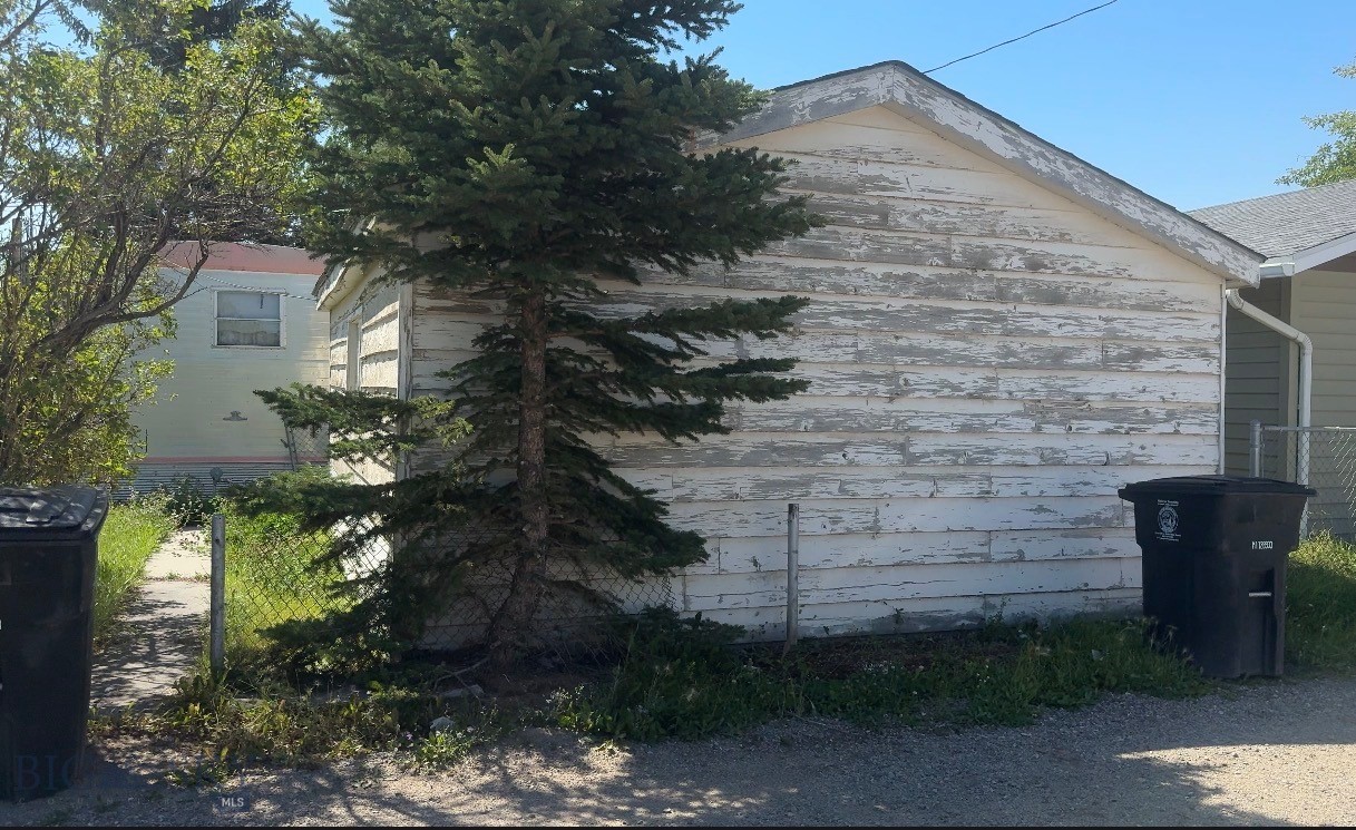 2031 Grand Avenue