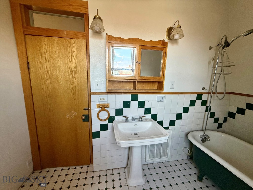 309 W Granite Street