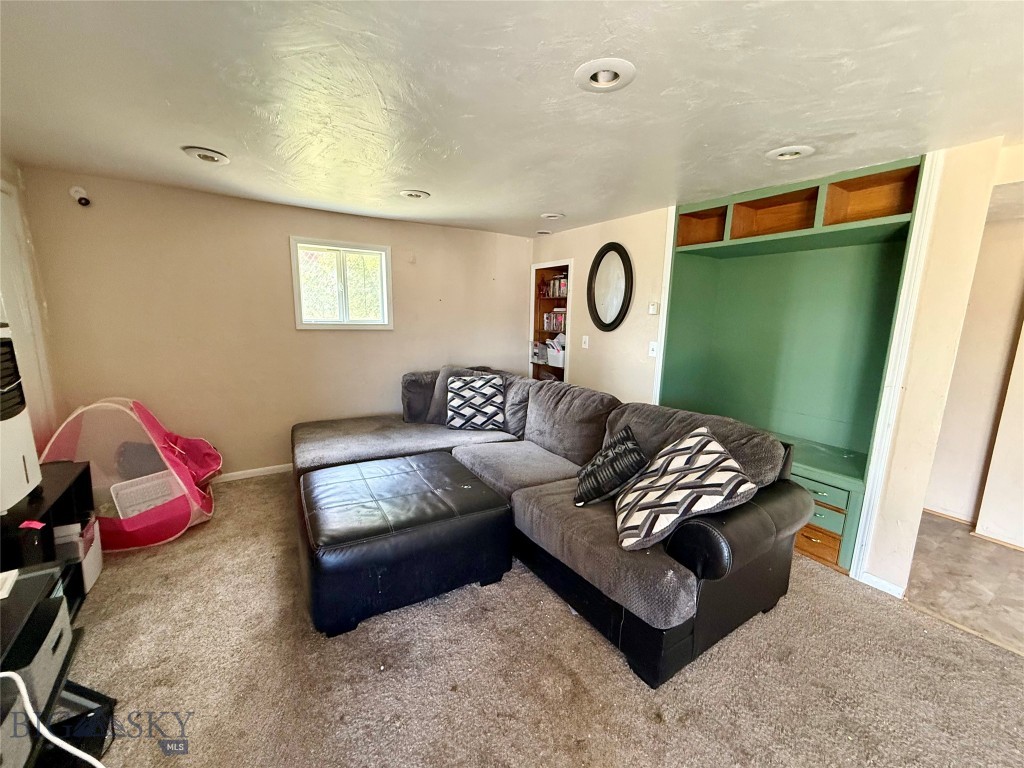 309 W Granite Street