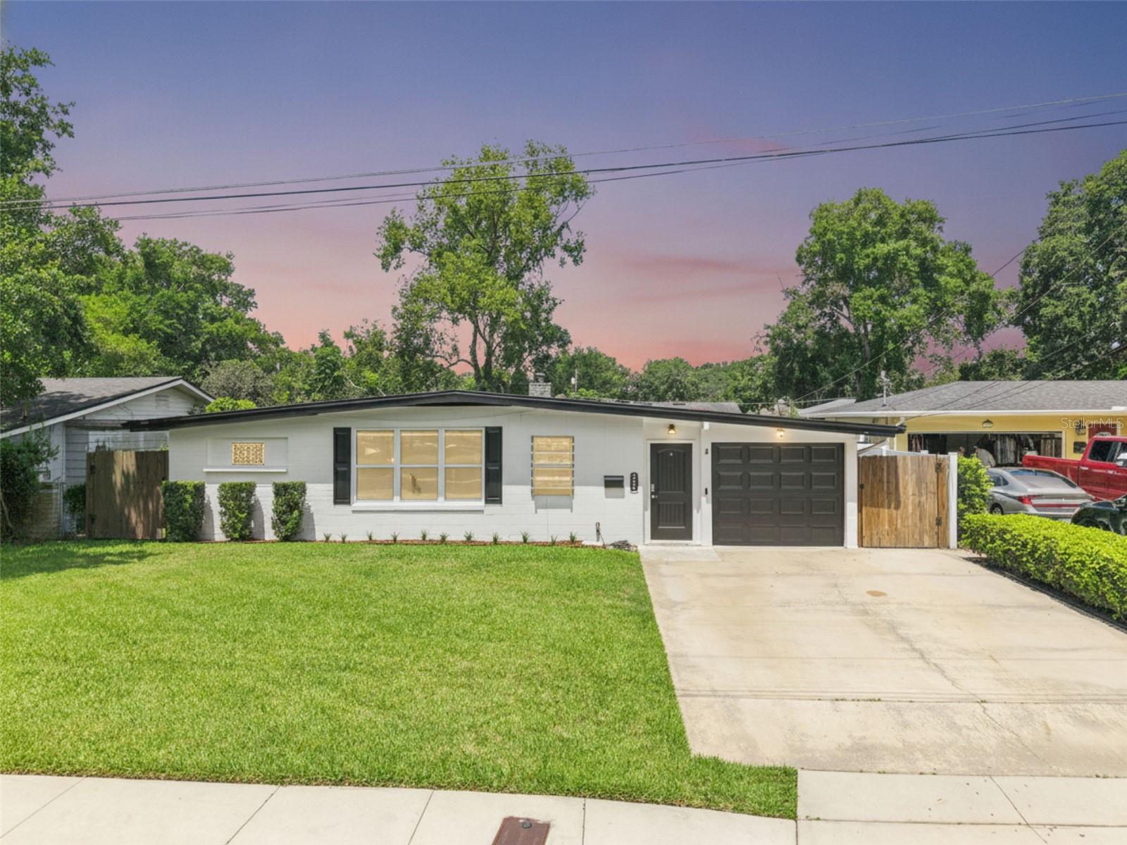 526 N HAMPTON AVE