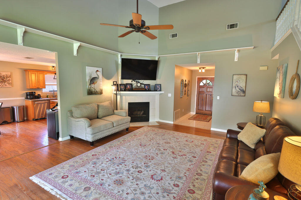 124 Long Pointe Drive