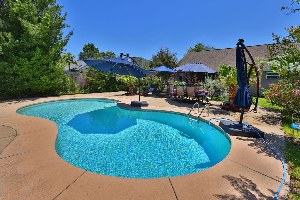 124 Long Pointe Drive