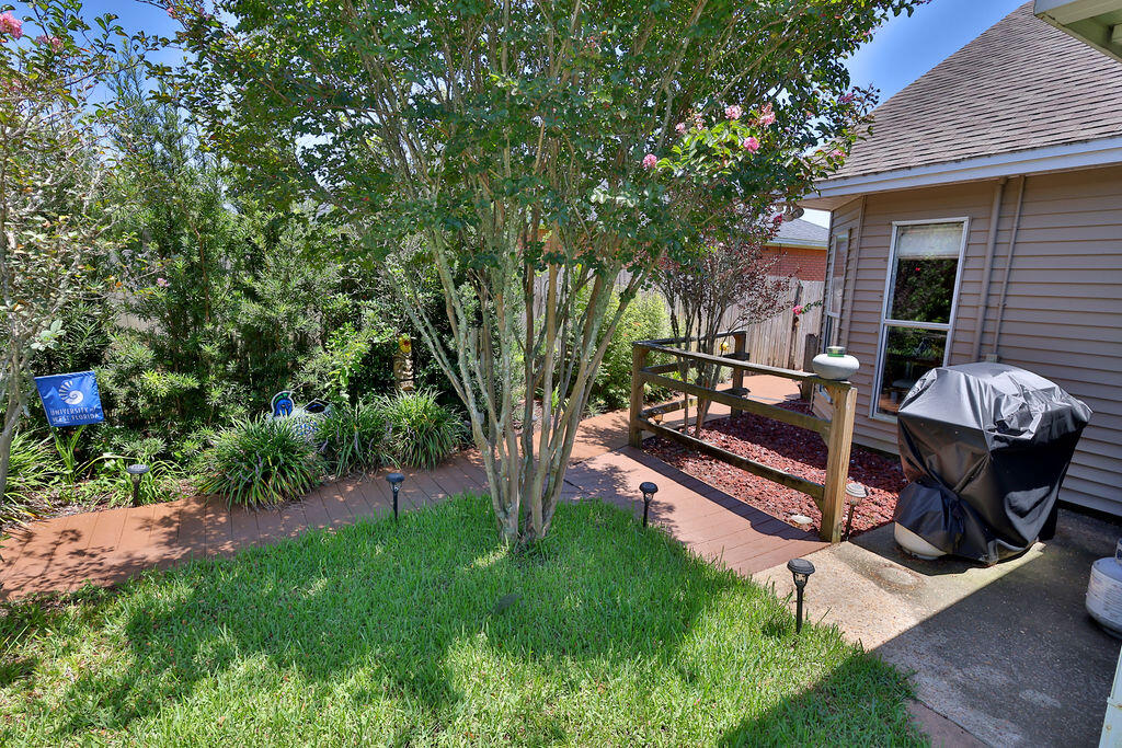 124 Long Pointe Drive