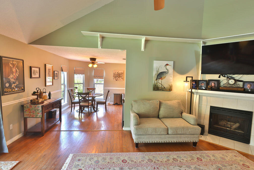 124 Long Pointe Drive