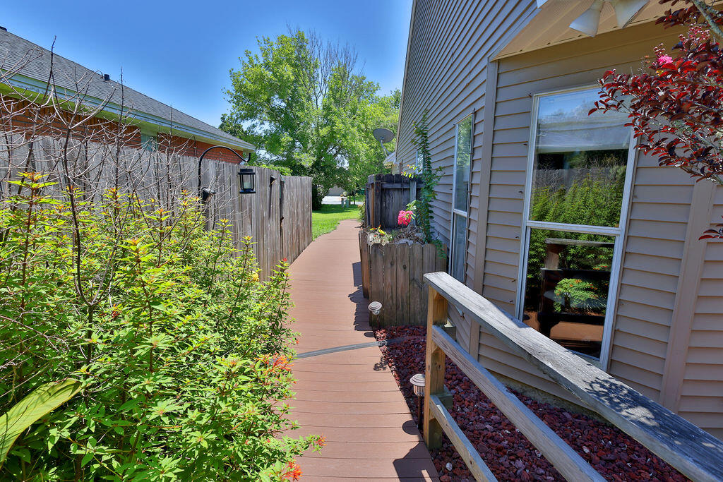 124 Long Pointe Drive