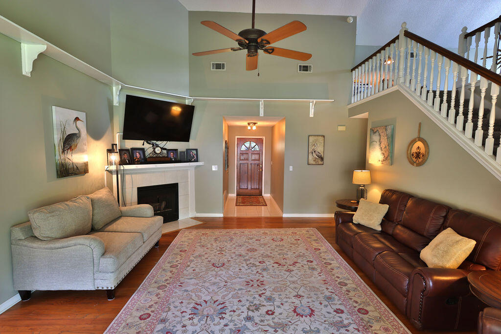 124 Long Pointe Drive