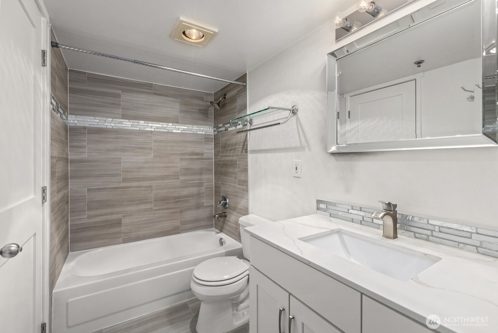 530 Melrose Avenue E Unit: 507