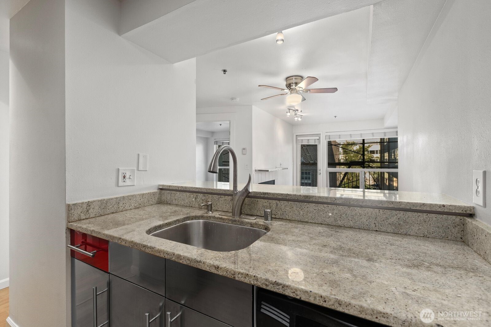 530 Melrose Avenue E Unit: 507