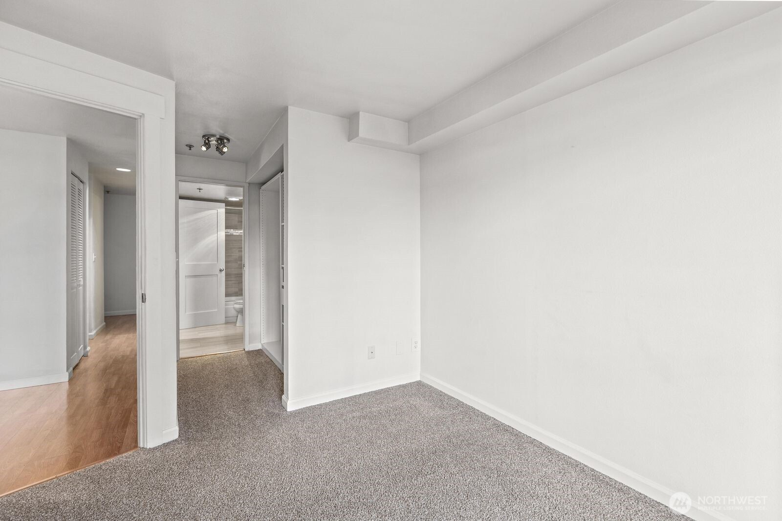 530 Melrose Avenue E Unit: 507