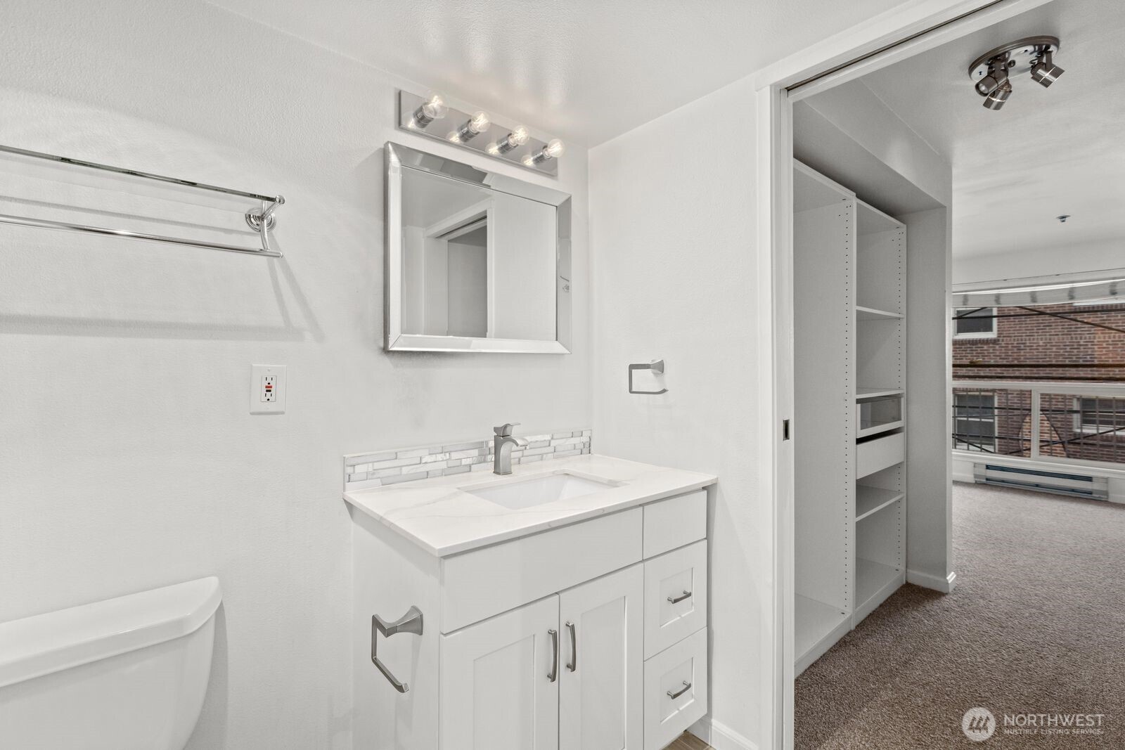 530 Melrose Avenue E Unit: 507