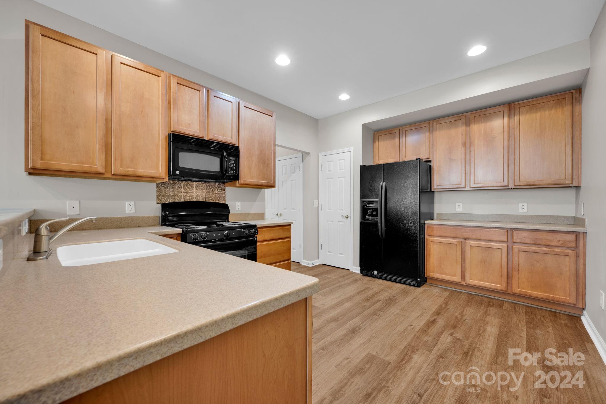 866 Ledgestone Court