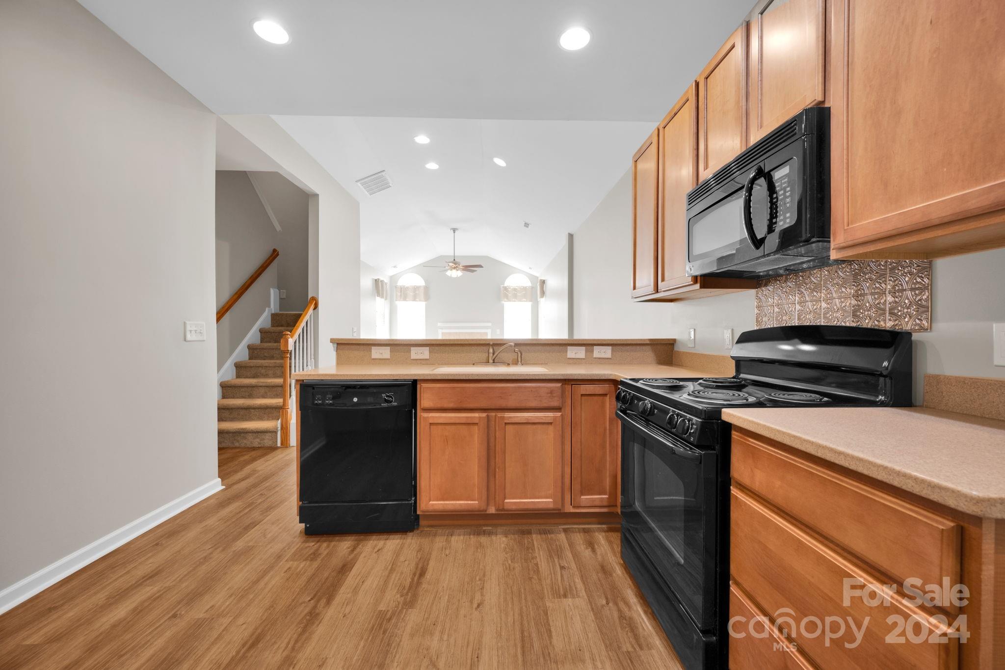 866 Ledgestone Court