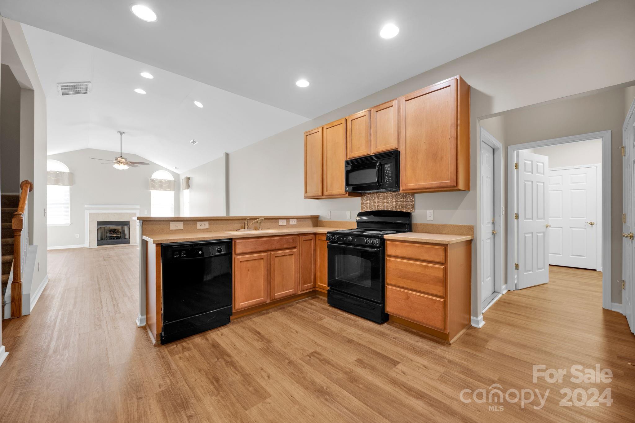 866 Ledgestone Court