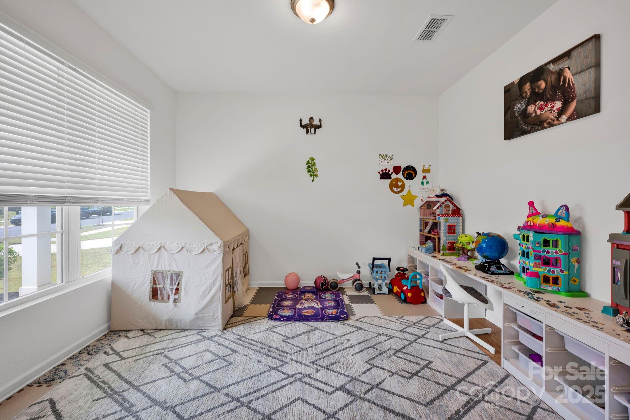2712 Trinity Street