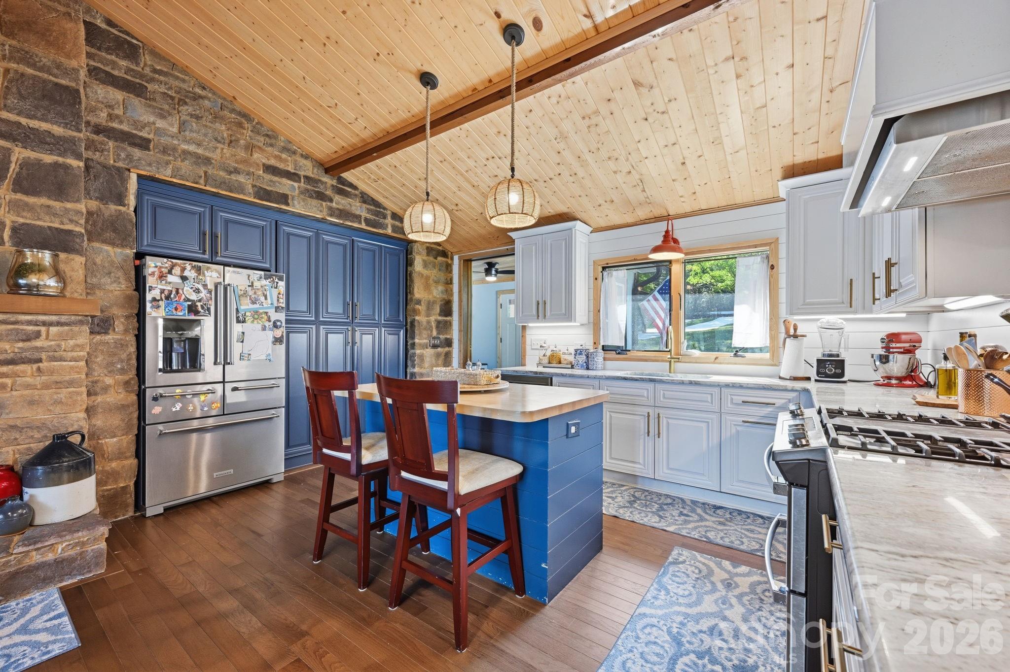 1367 Roundstone Road