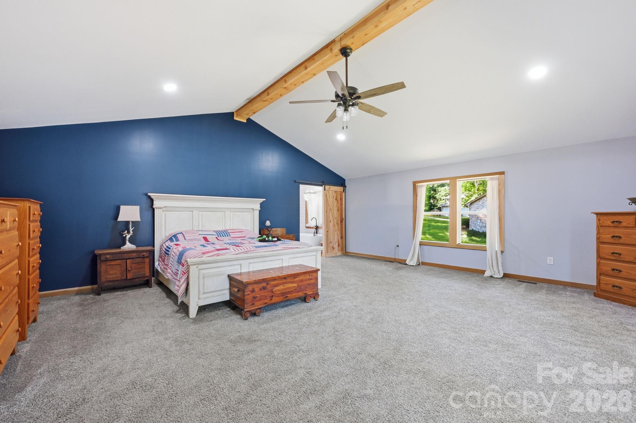 1367 Roundstone Road
