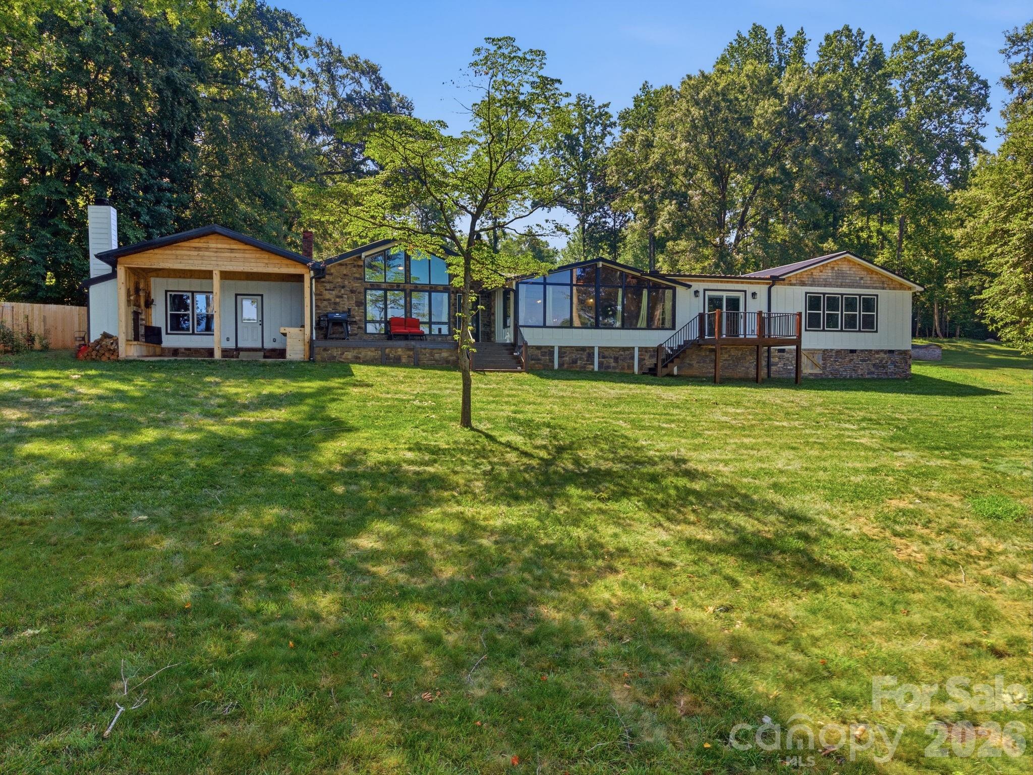 1367 Roundstone Road