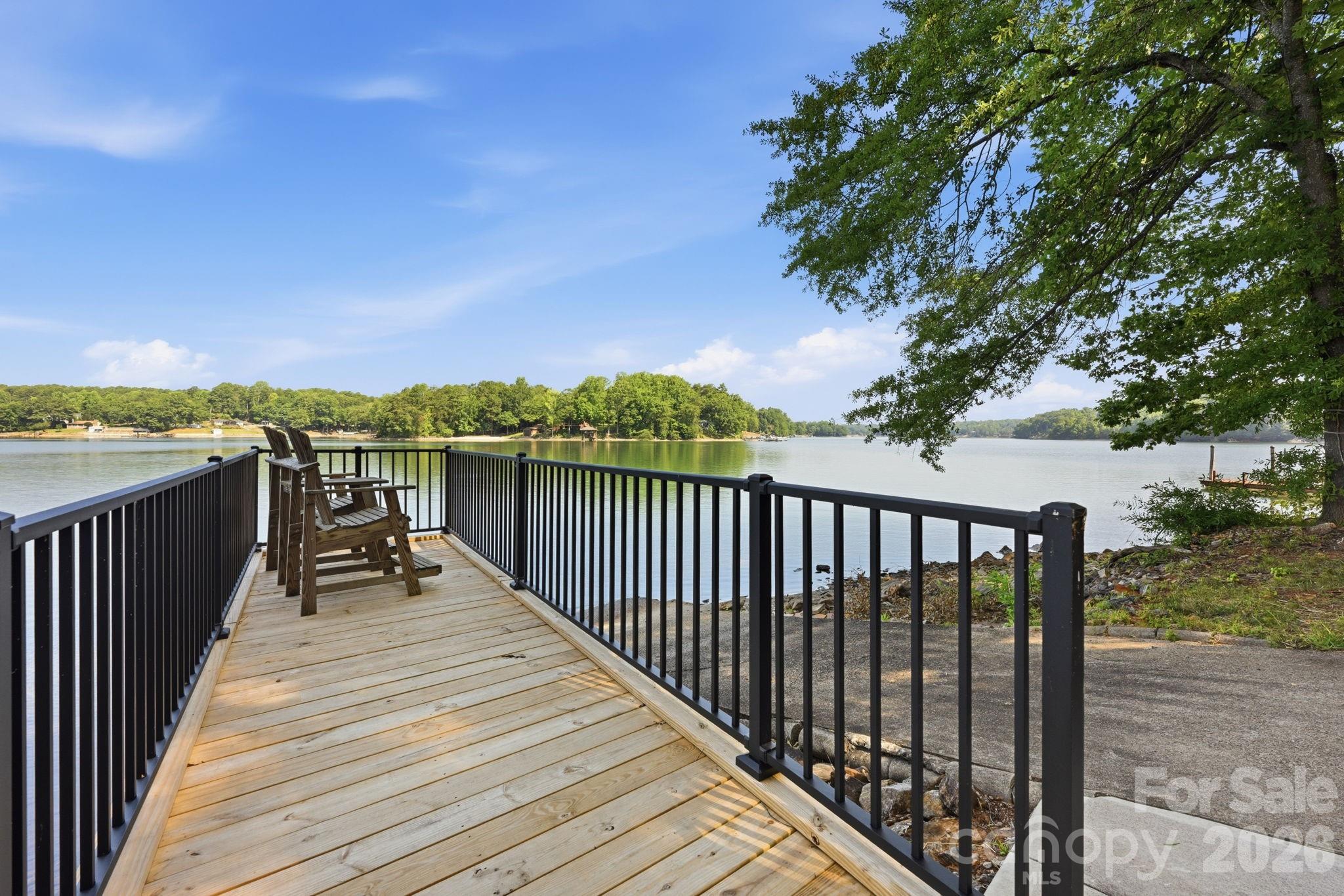 1367 Roundstone Road