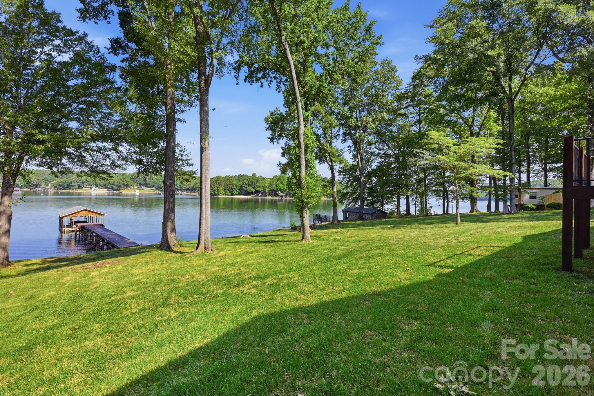 1367 Roundstone Road