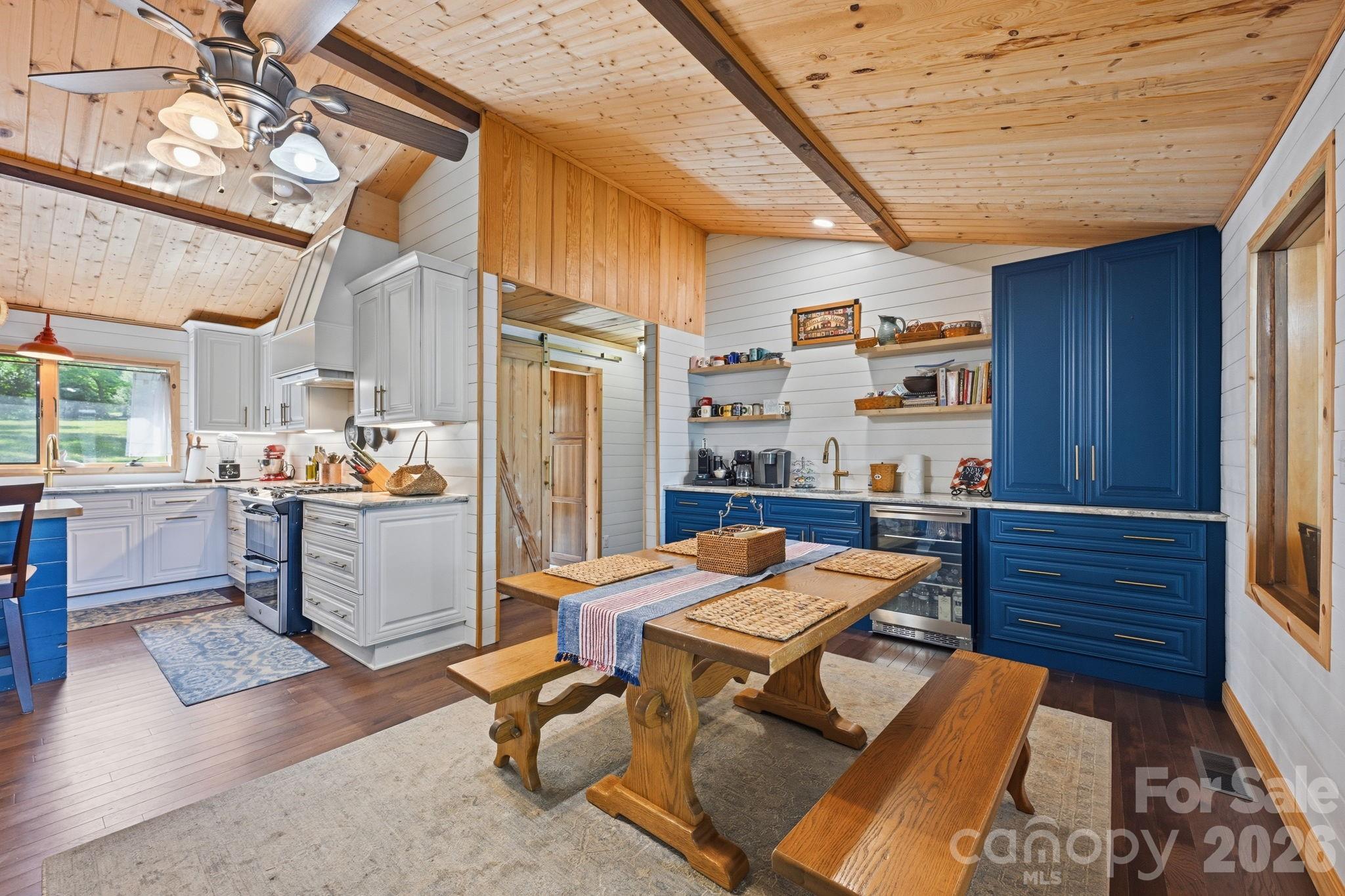 1367 Roundstone Road