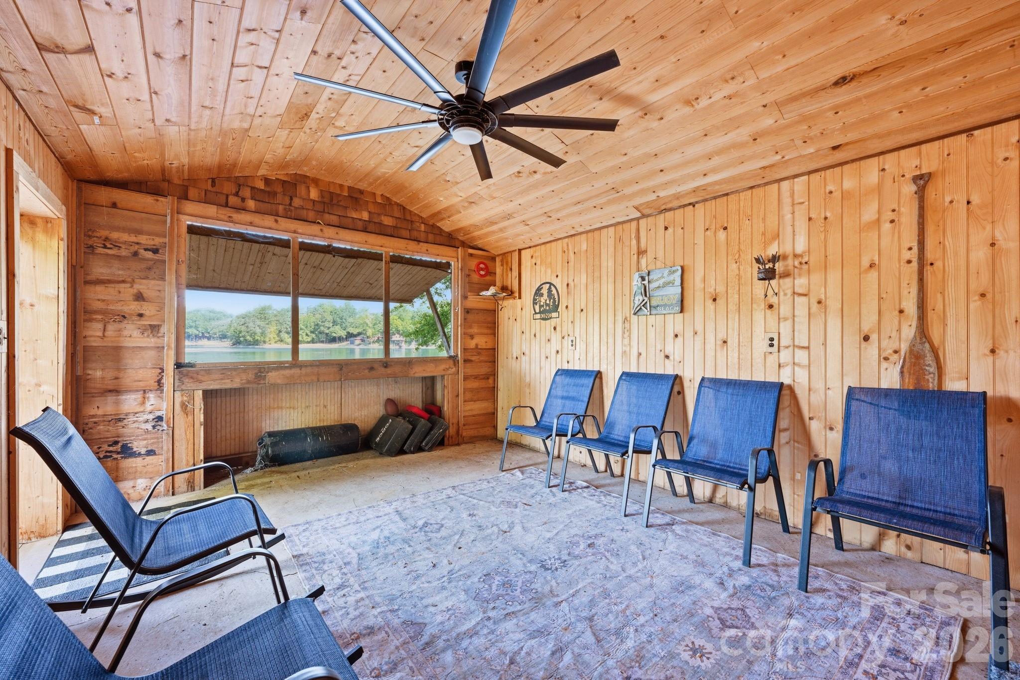 1367 Roundstone Road