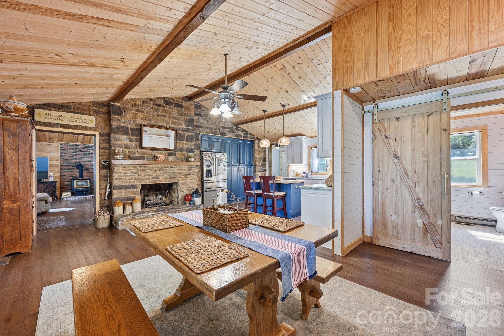 1367 Roundstone Road