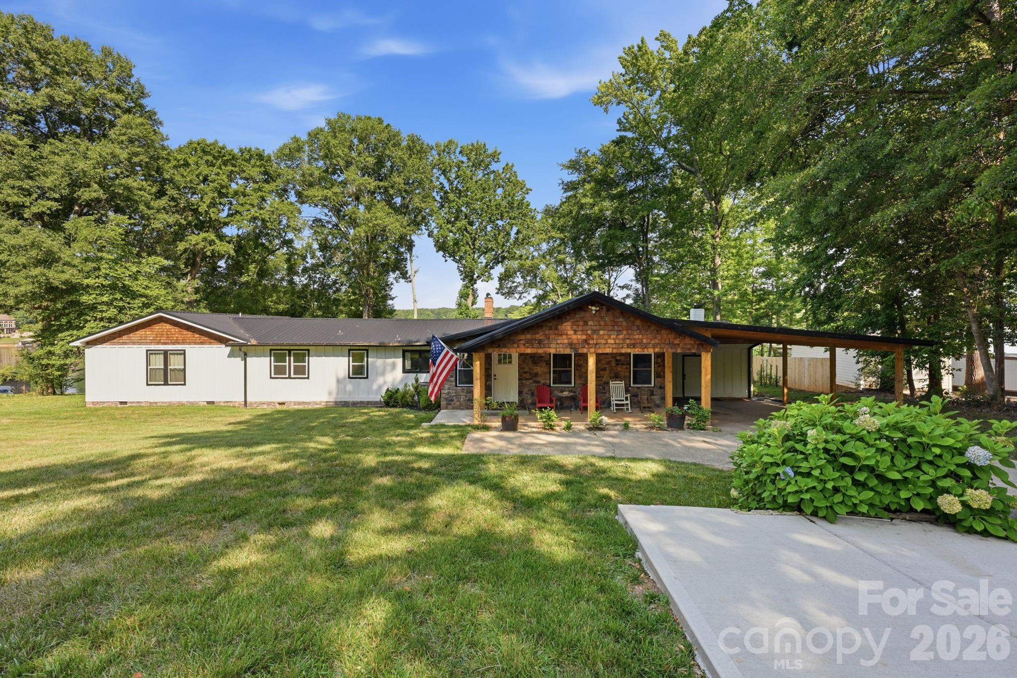 1367 Roundstone Road