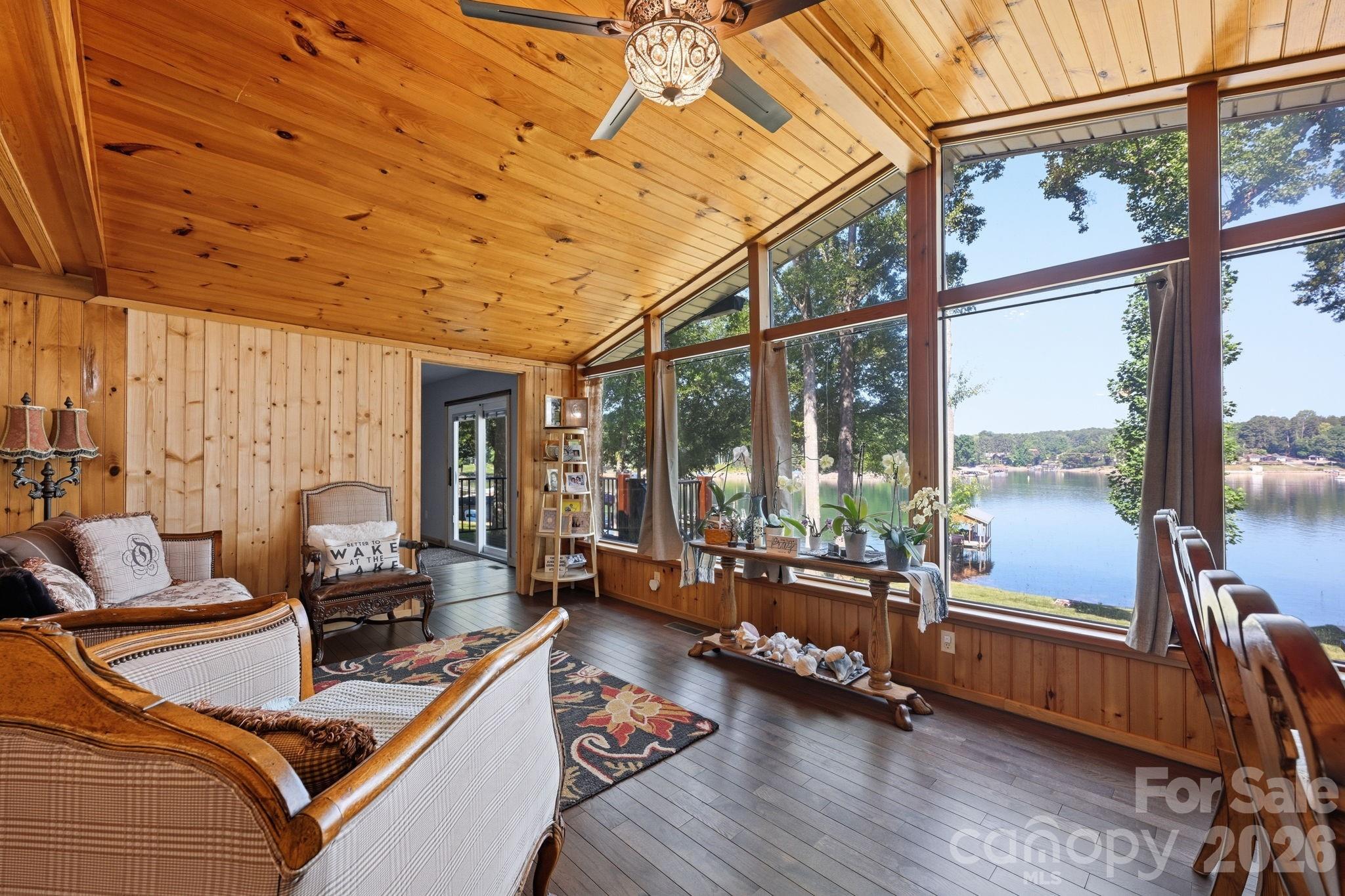 1367 Roundstone Road