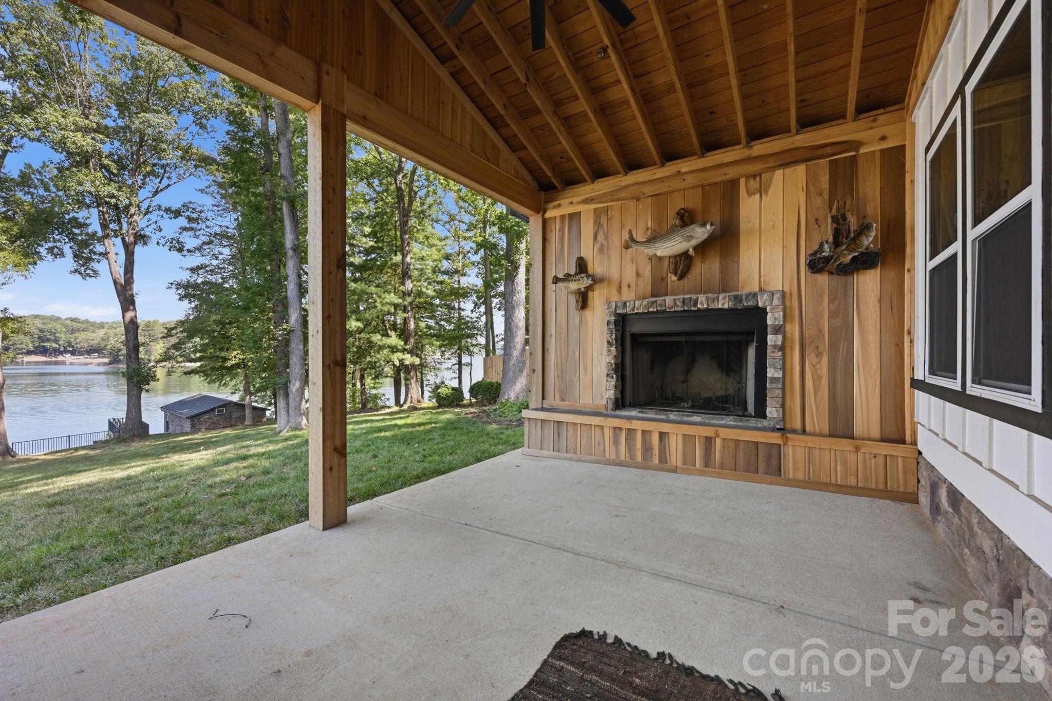 1367 Roundstone Road