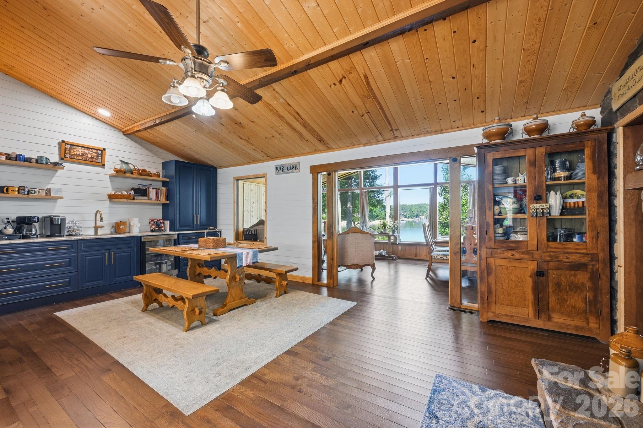 1367 Roundstone Road