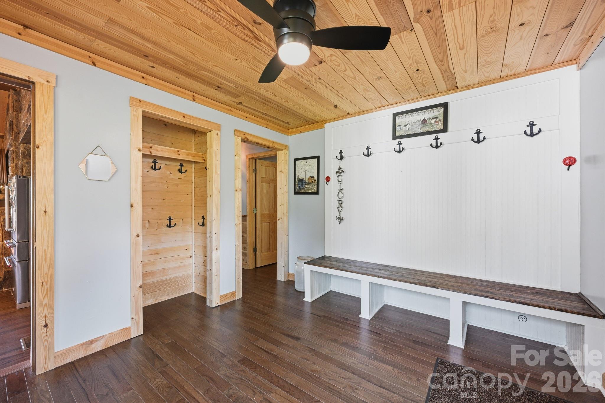 1367 Roundstone Road