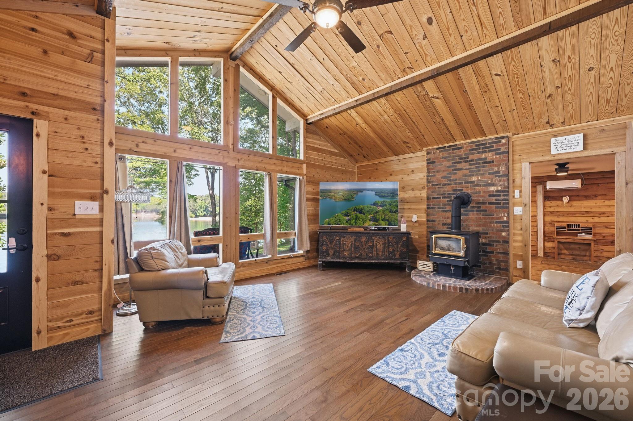 1367 Roundstone Road