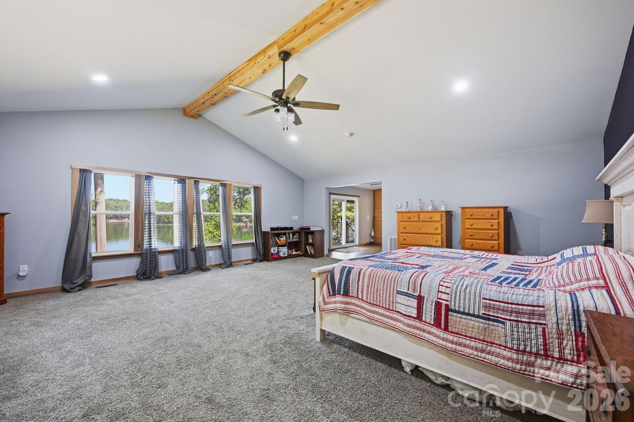1367 Roundstone Road