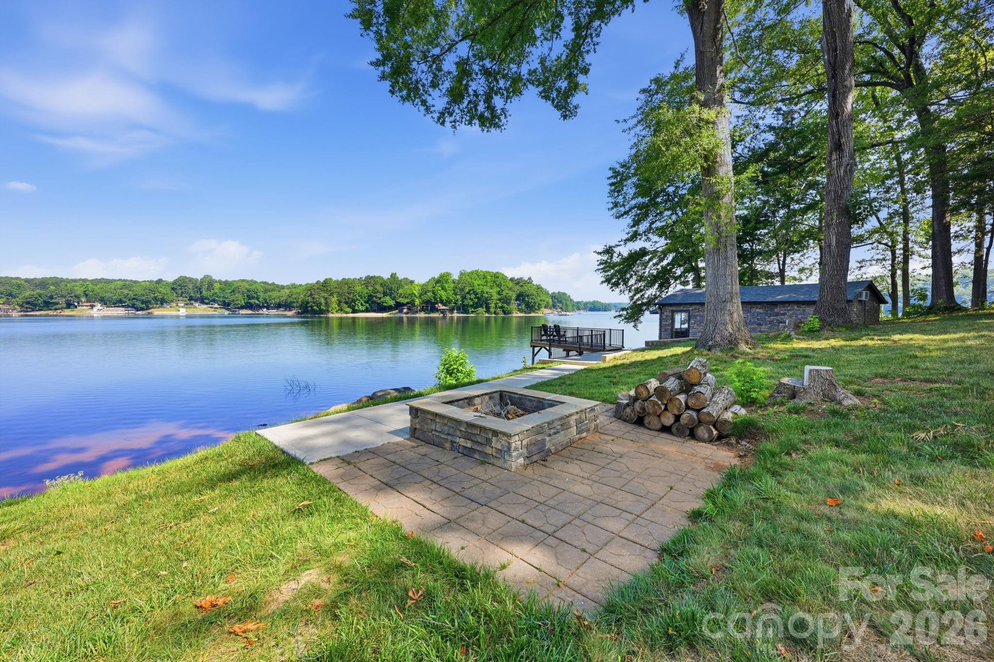 1367 Roundstone Road