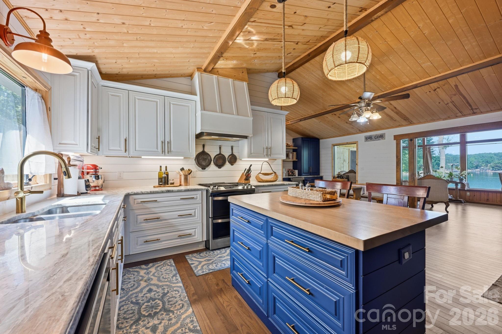1367 Roundstone Road