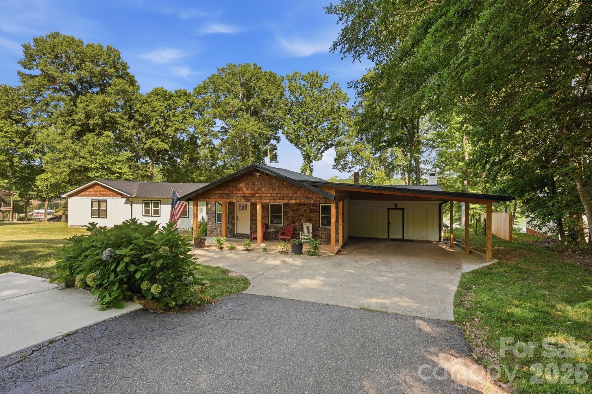 1367 Roundstone Road