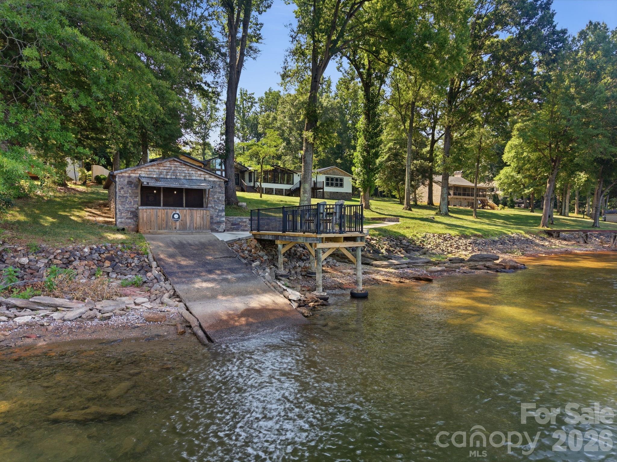 1367 Roundstone Road