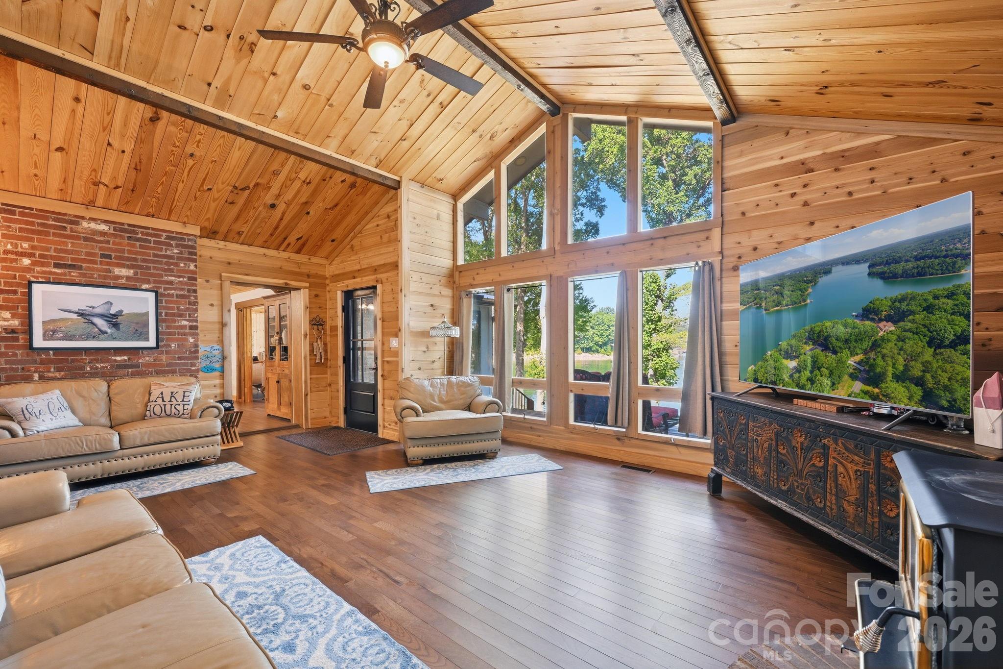 1367 Roundstone Road