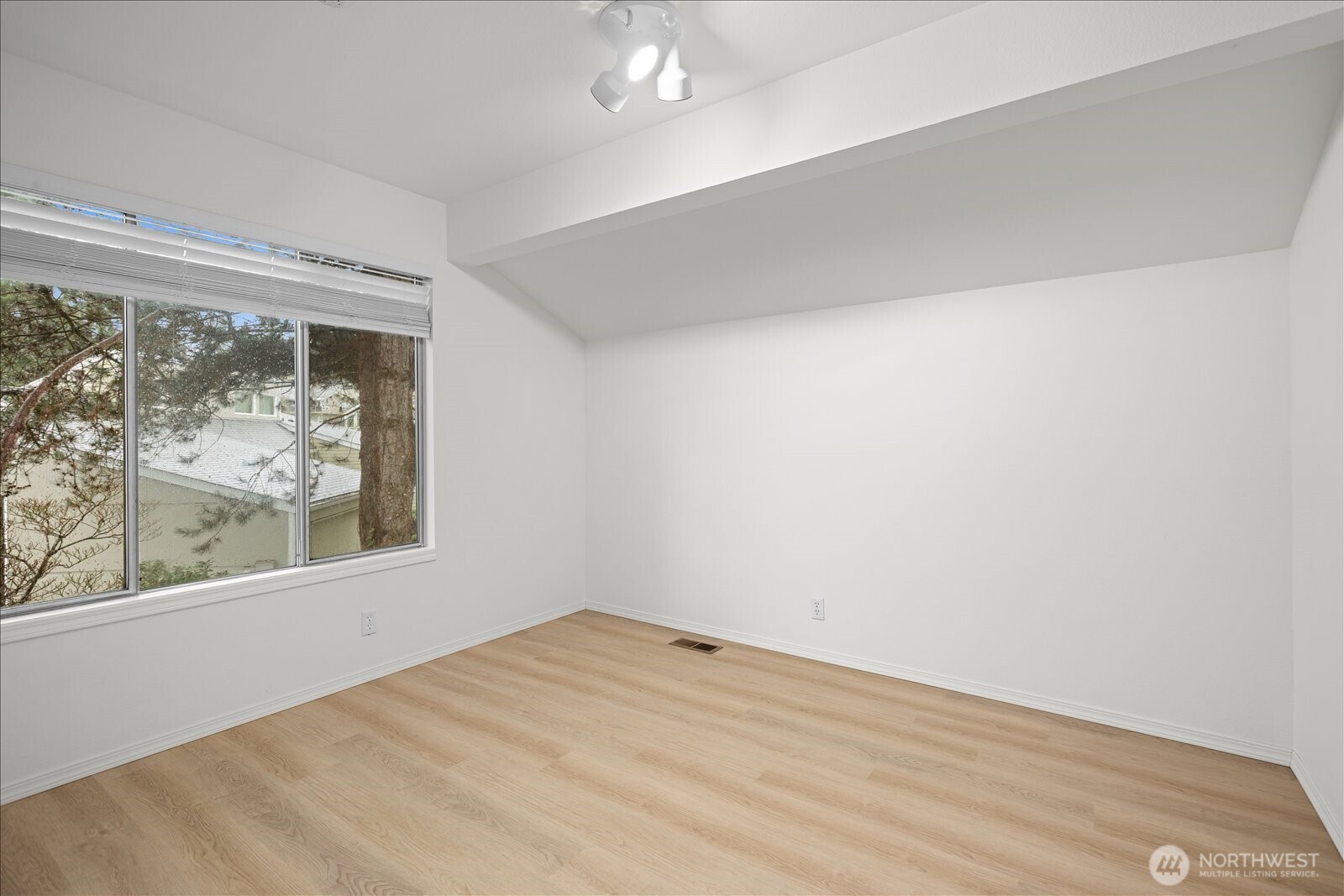 7250 NE Old Redmond Rd Unit: F124