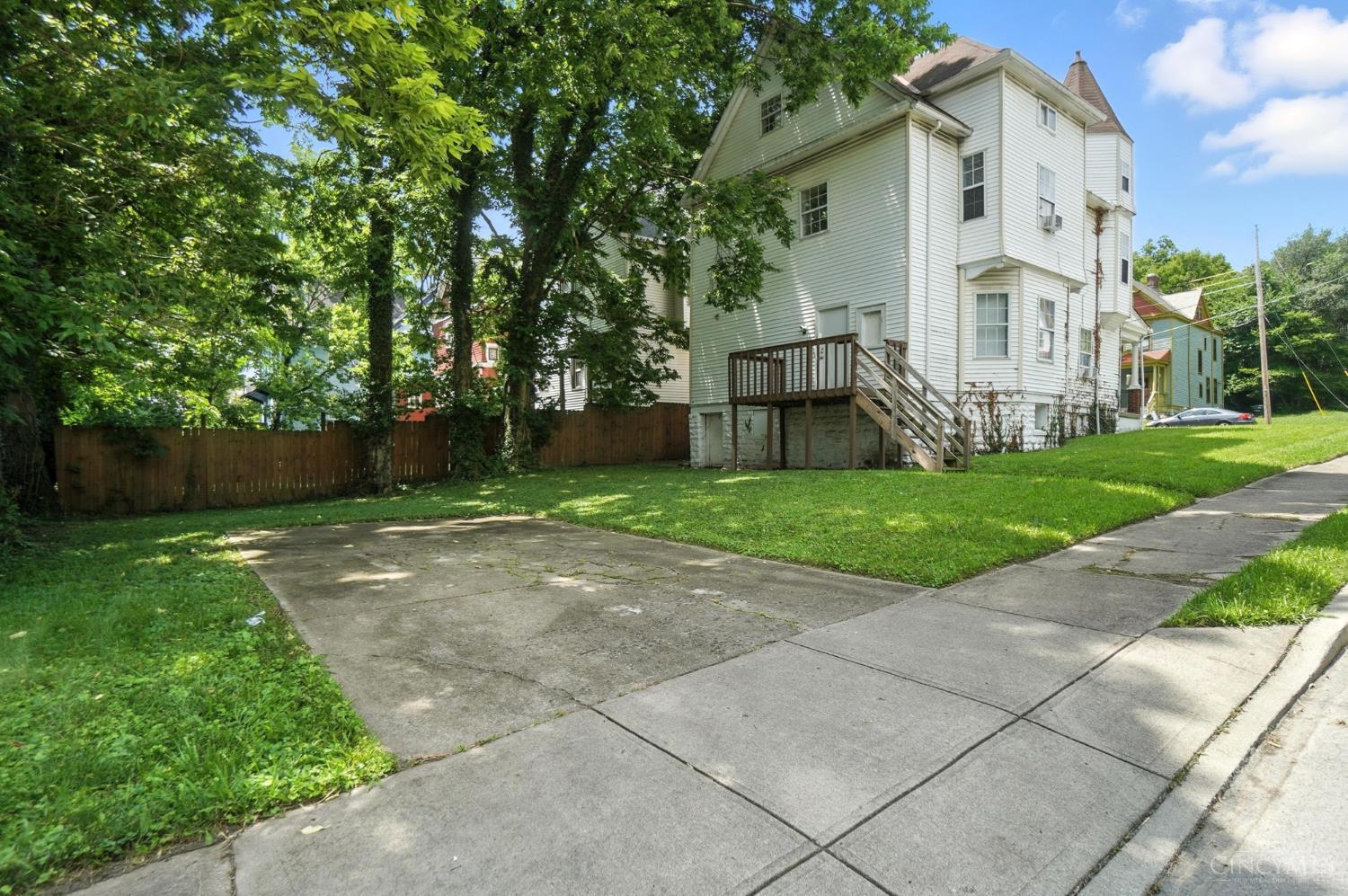 2322 Maplewood Avenue