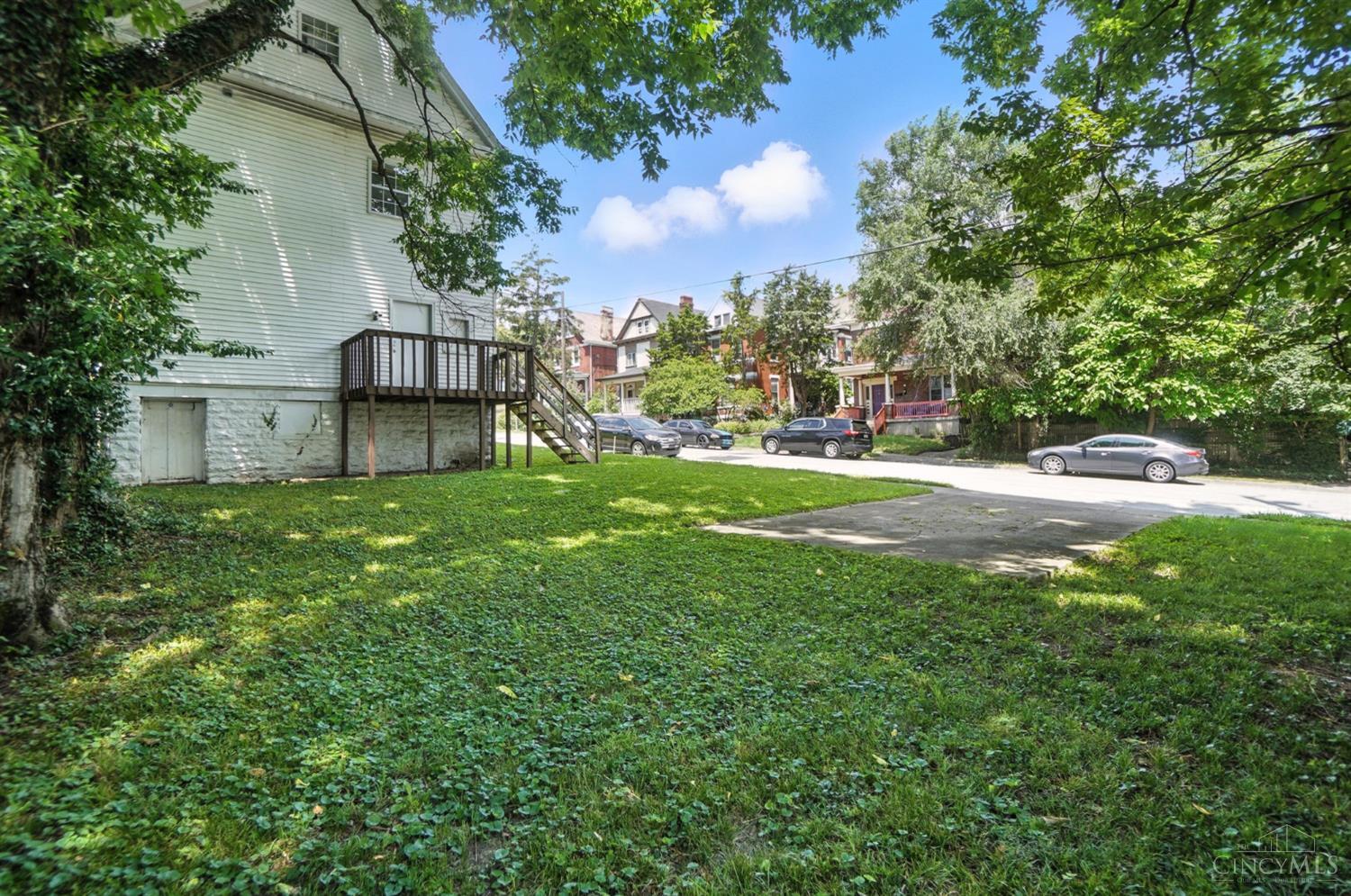 2322 Maplewood Avenue