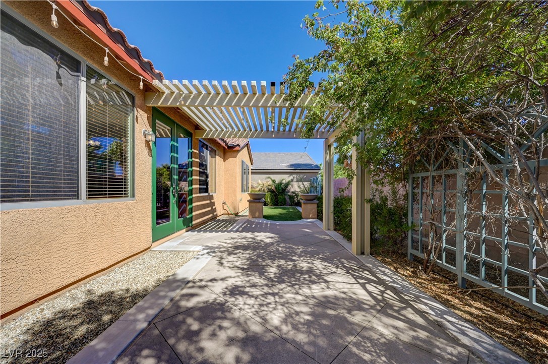 9327 Oxbow Lake Avenue