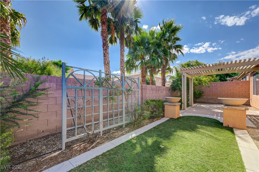9327 Oxbow Lake Avenue